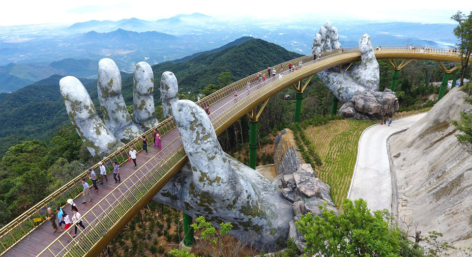 越南岘港金色巨桥