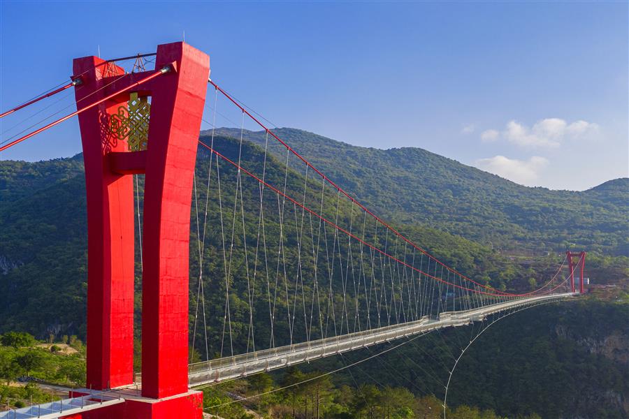 连州市湟川三峡旅游度假区景观步行玻璃桥工程
