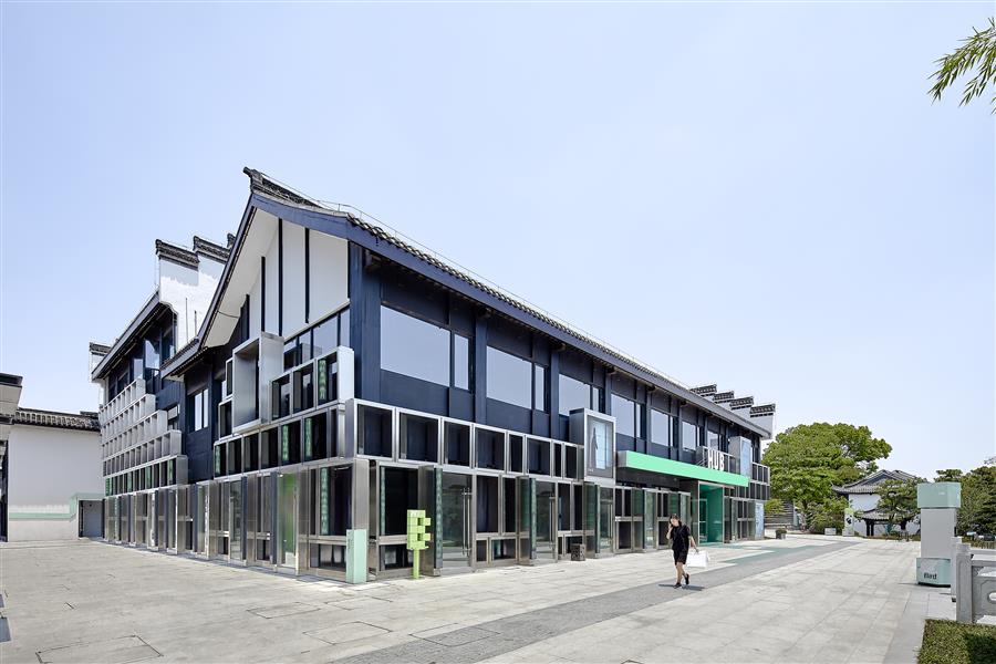 仙次元中的数字矩阵式“盆景”建筑 ——扬州HUB创新中心建筑外立面改造