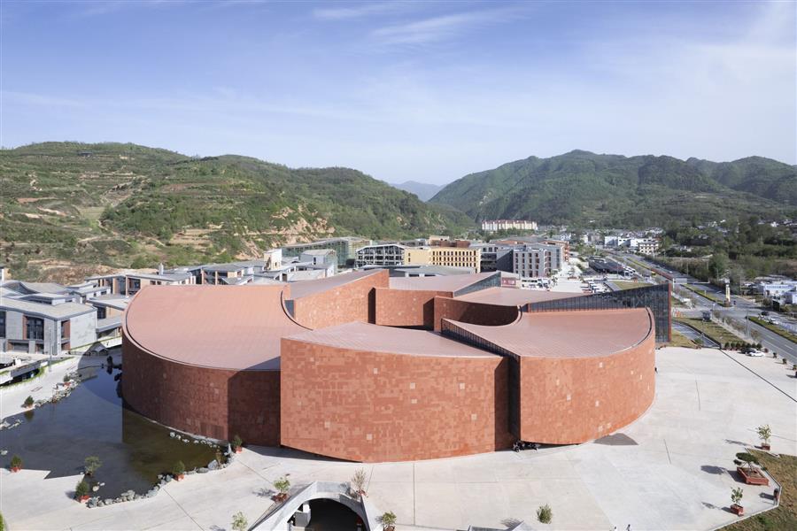 麦积山游客服务中心建成---朱小地工作室+北京市建筑设计研究院