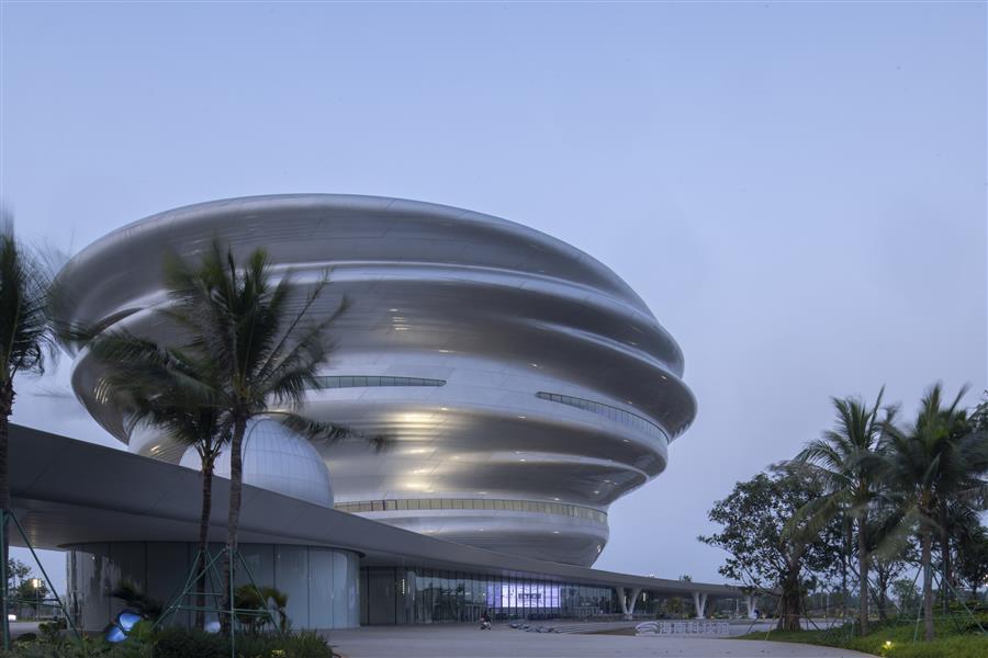 流动与混沌：海南科技馆建成 一条动线的两种连贯空间体验---马岩松MAD