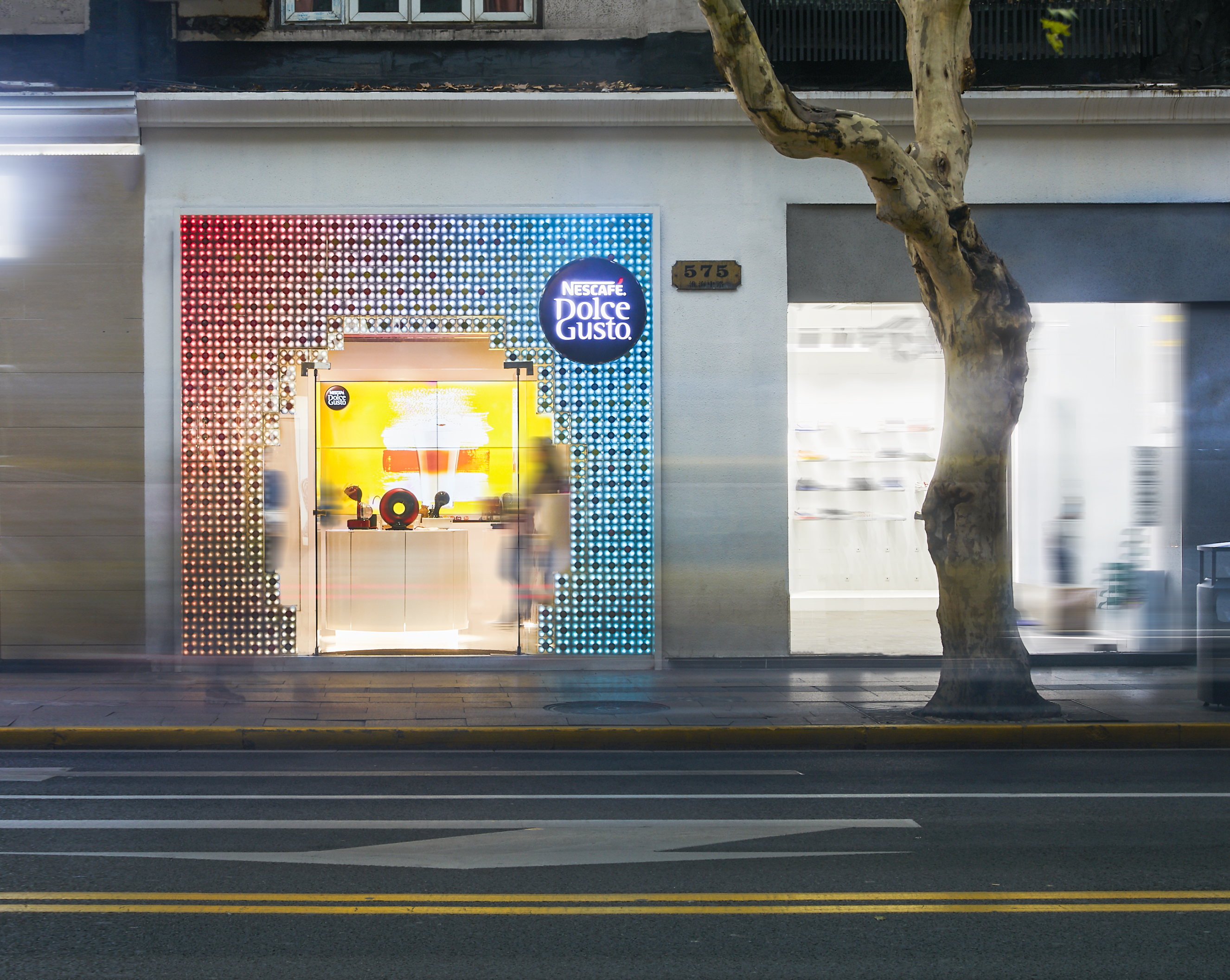 雀巢全球首家概念店 用3000只胶囊探索未来