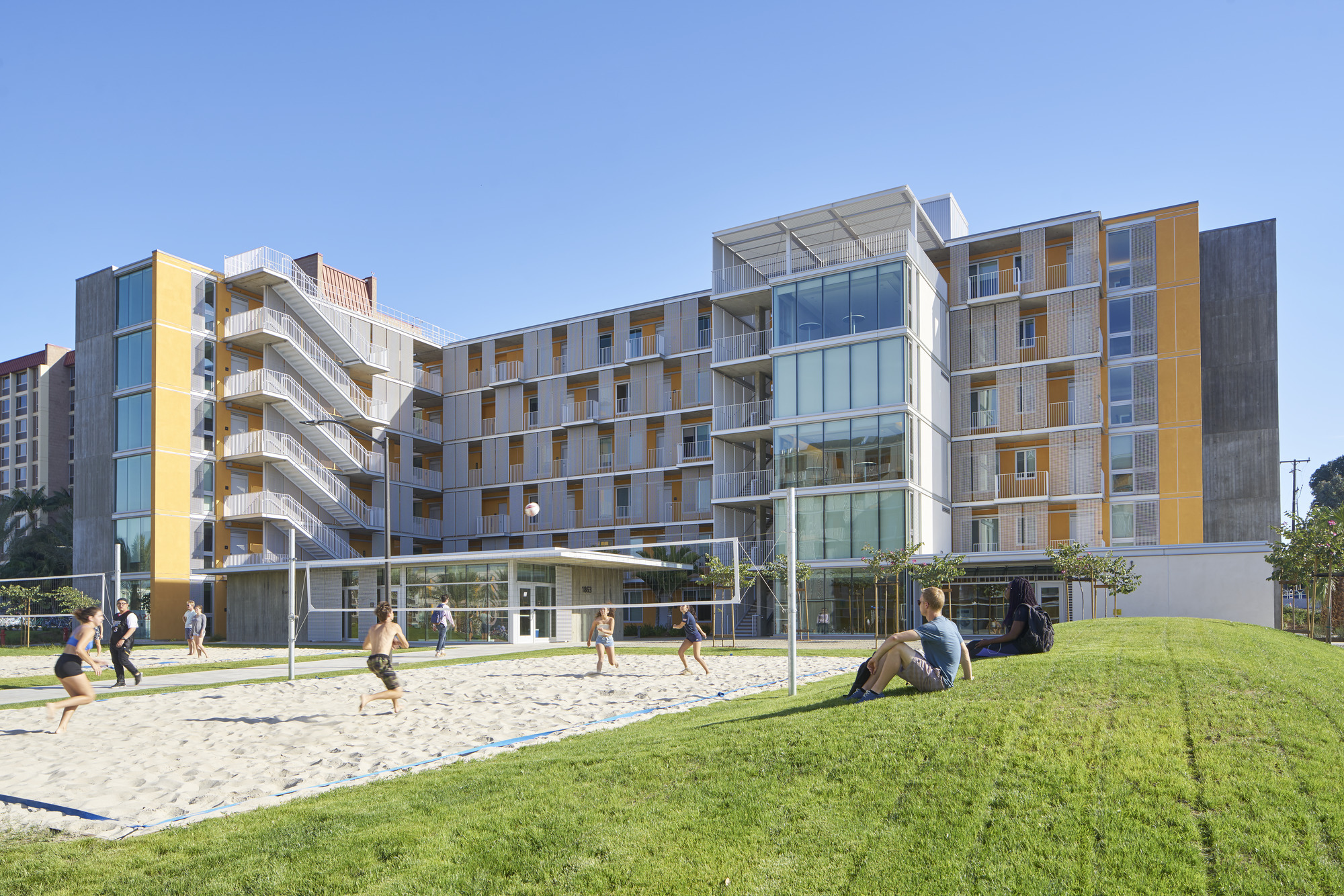 美国·加州大学圣巴巴拉分校圣华金公寓和区域改造——SOM + LOHA + KDA + KieranTimberlake