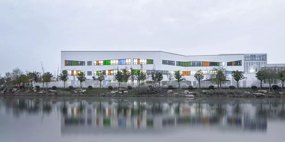 不一样的幼儿园，带来不同的体验—— 环型布局+绿色屋顶+趣味庭院