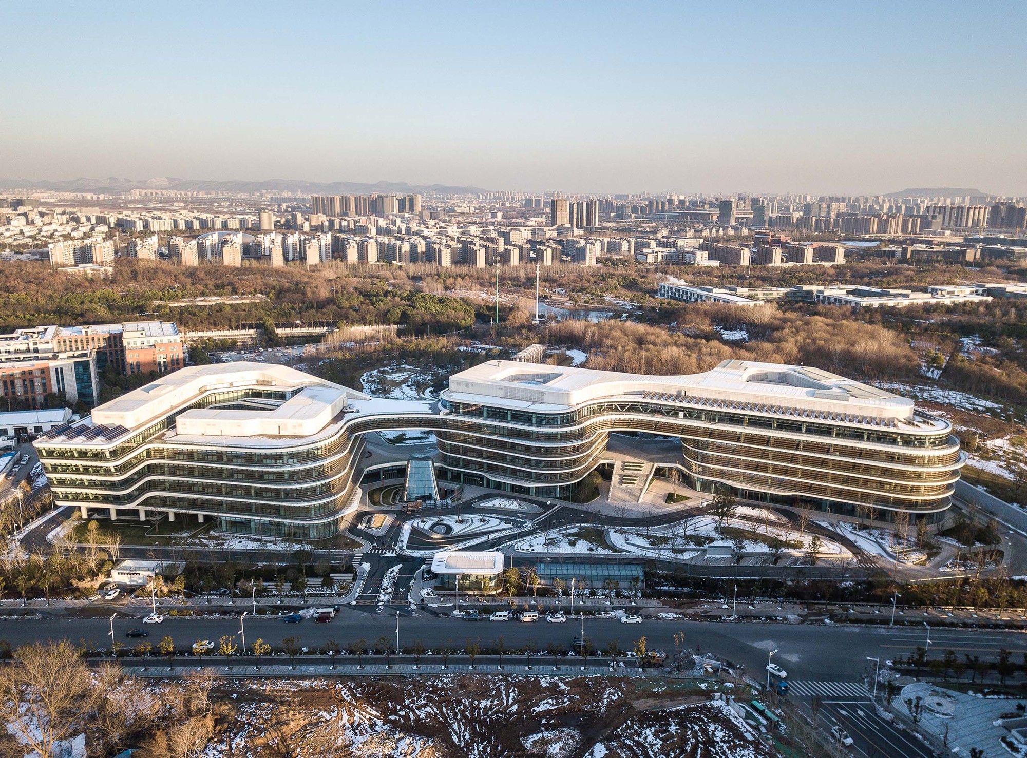 华为南京研发中心—— 6年完成的一体化设计（建筑、景观、室内）