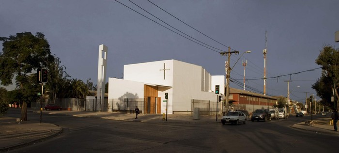 智利·San Manuel de la Estrella教堂---Tomas Browne + Alberto Browne