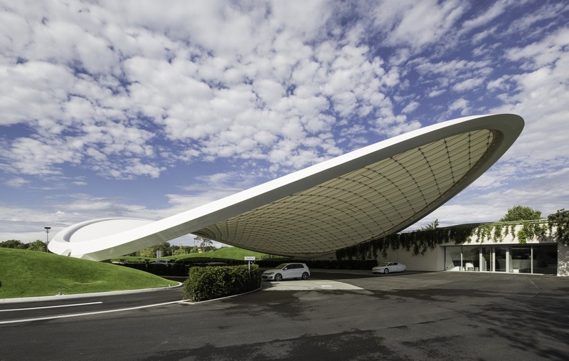 德国·“屋顶”汽车城和服务亭---Graft Architects