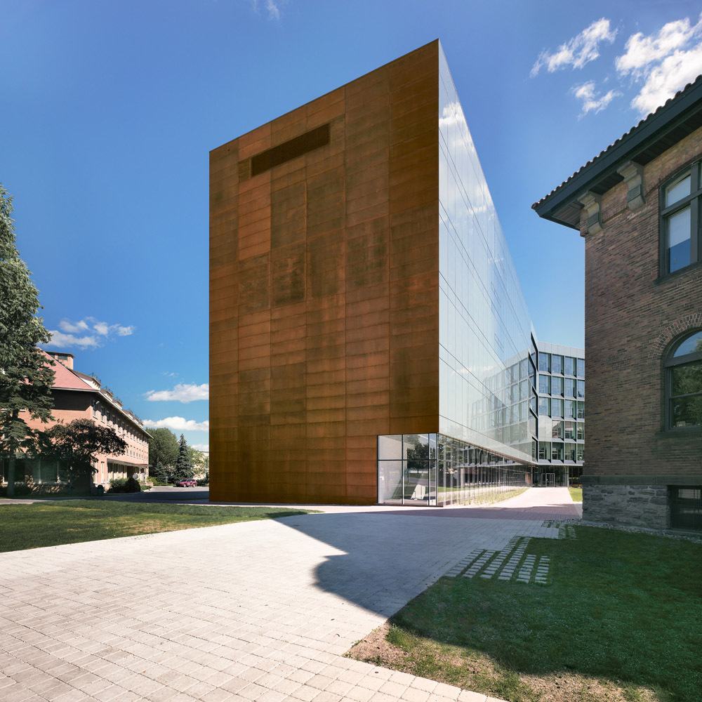 加拿大·John Abbott学院Anne-Marie Edward科技大厦---Saucier + Perrotte architectes