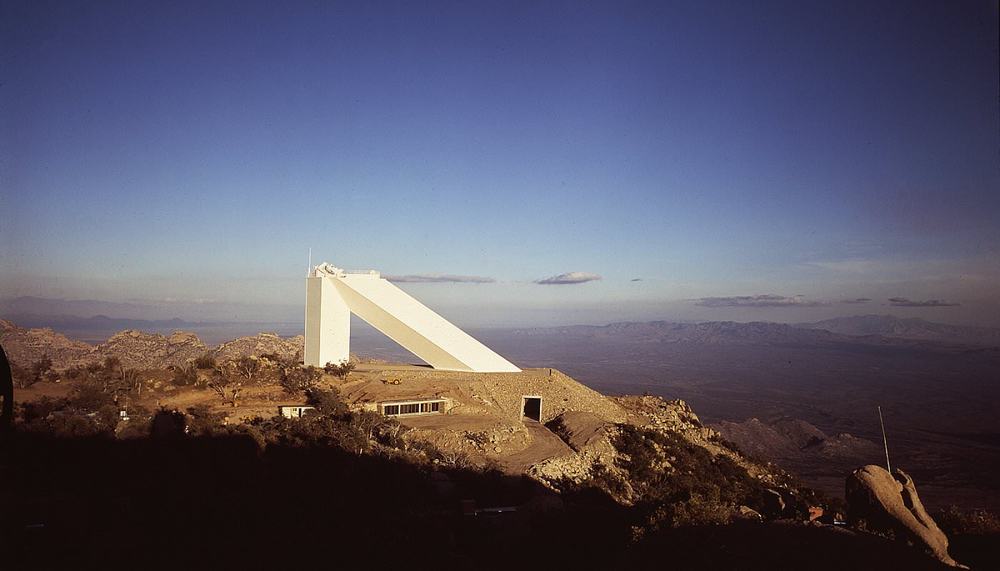 美国·麦克梅斯·皮尔斯太阳能望远镜