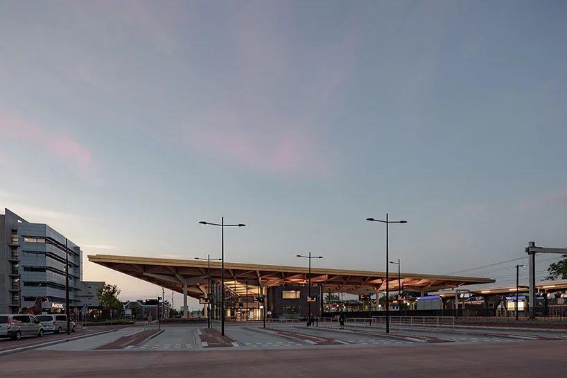 阿森火车站——三角形的木质屋顶
