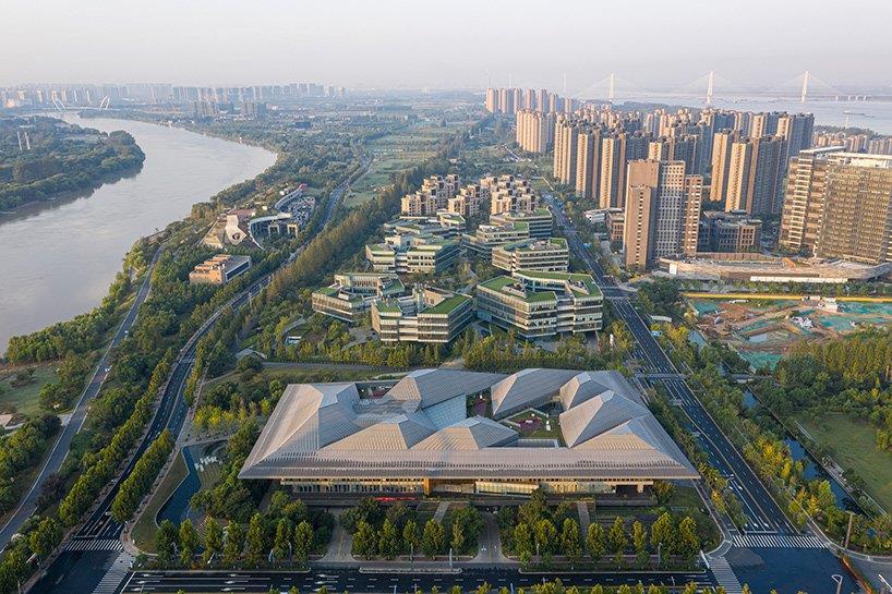 NBBJ为中国南京“生态科技岛”增添五边形办公楼