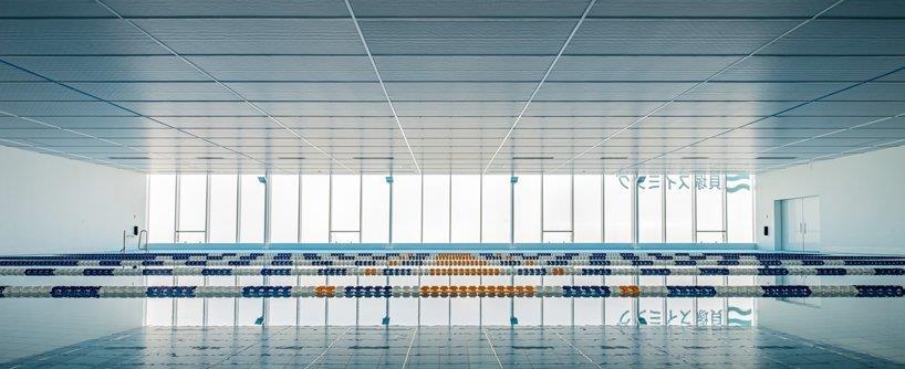MASA建筑事务所在日本怀冢设计儿童室内游泳池时，将安全放在首位