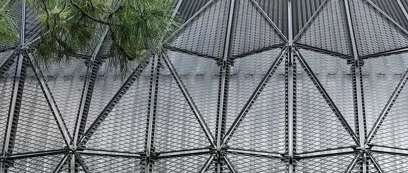 各类型:金属拉伸网——性能特征、施工工艺及安装节点、?应用场景。