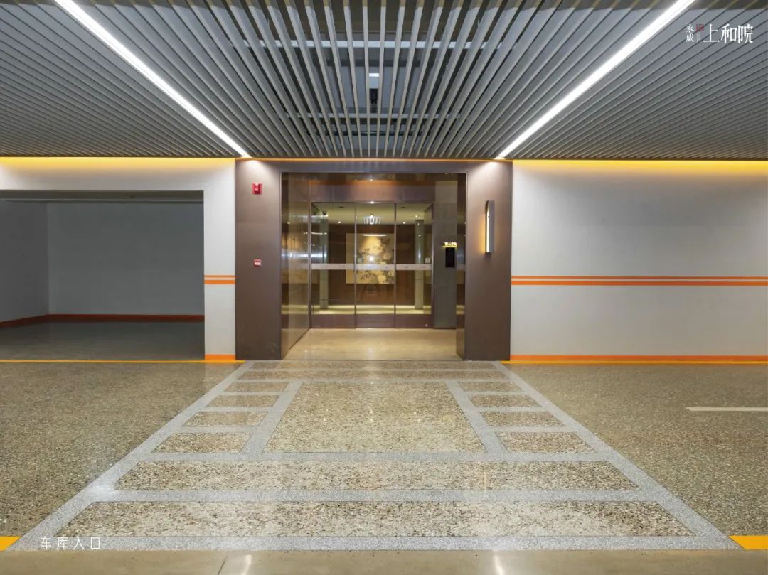 地下大堂配备了可视对讲,可直接与室内机及管理中心联系